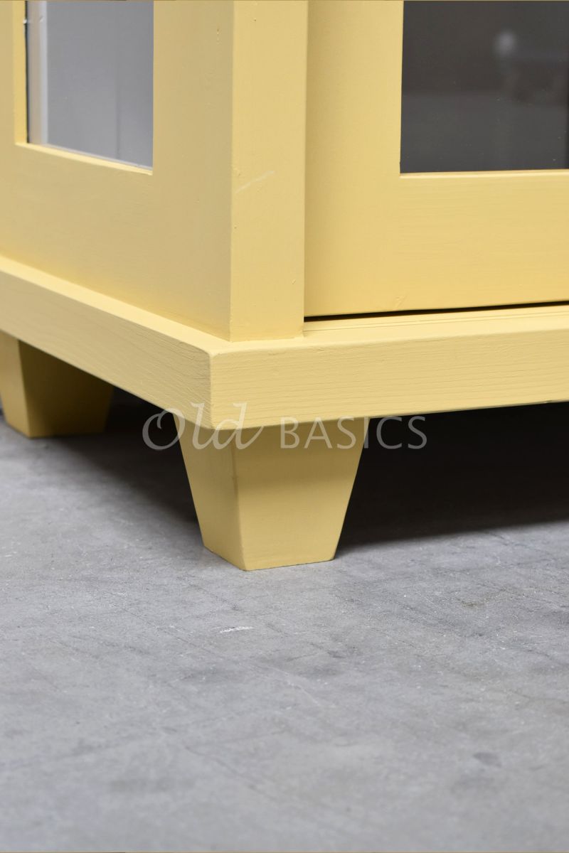 Detail van Dressoir Bordeaux Novi, 3 deuren, RAL1002, geel, materiaal hout